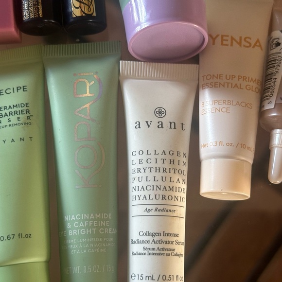 Makeup Set with Pink and Gold Accents - Picture 11 of 16